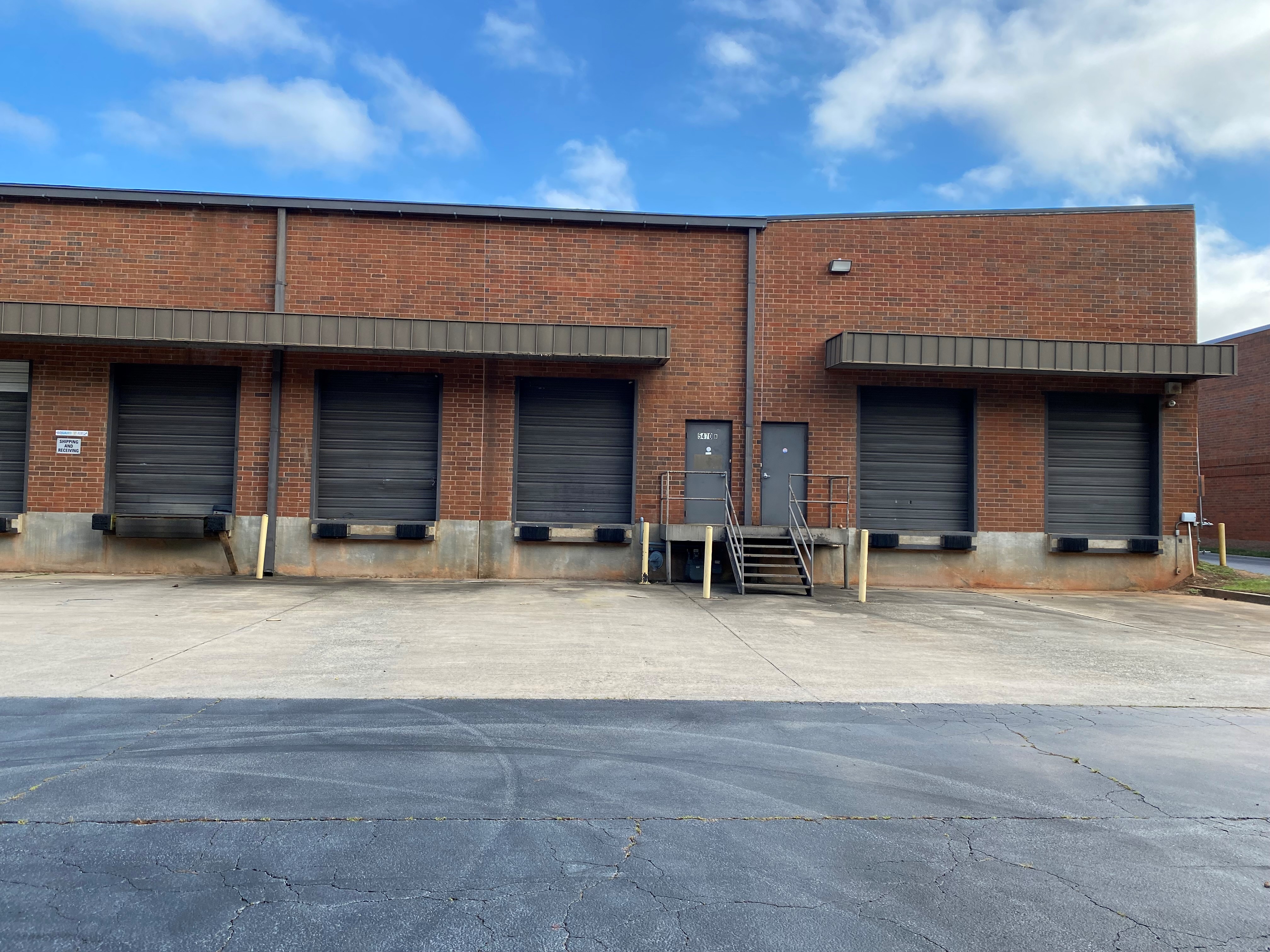 5470 oakbrook loading docks